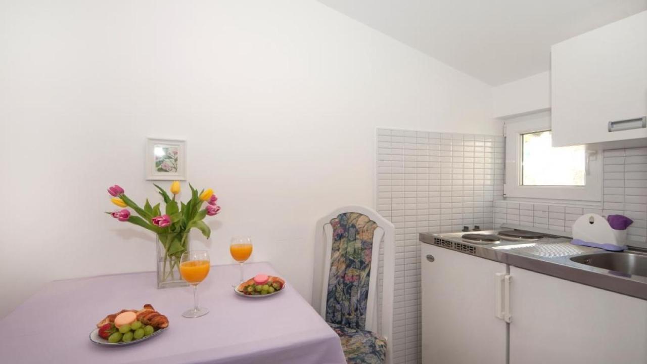 Apartments Angela Baška Voda Pokoj fotografie