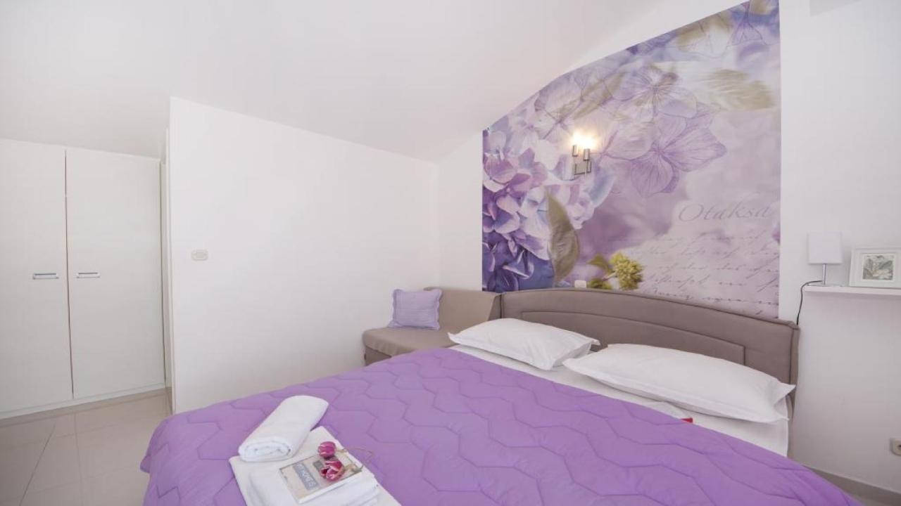 Apartments Angela Baška Voda Pokoj fotografie