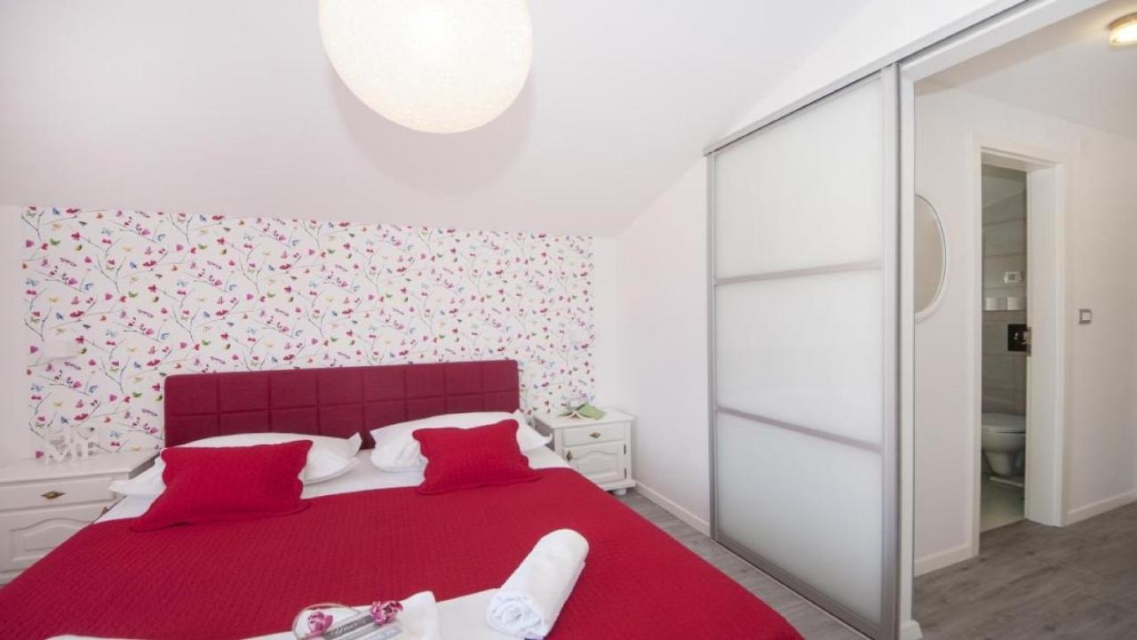 Apartments Angela Baška Voda Pokoj fotografie