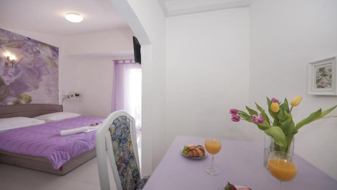 Apartments Angela Baška Voda Pokoj fotografie