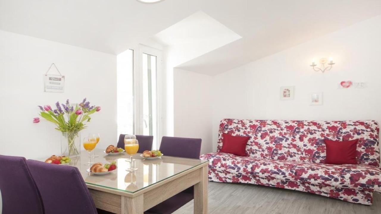 Apartments Angela Baška Voda Pokoj fotografie