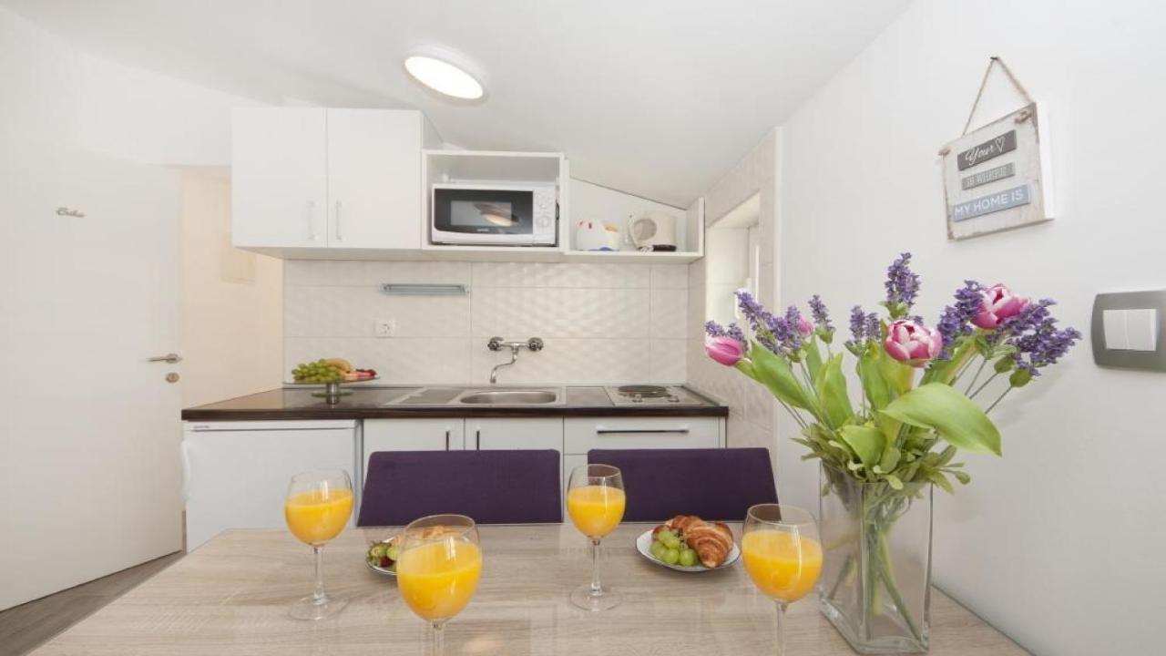 Apartments Angela Baška Voda Pokoj fotografie