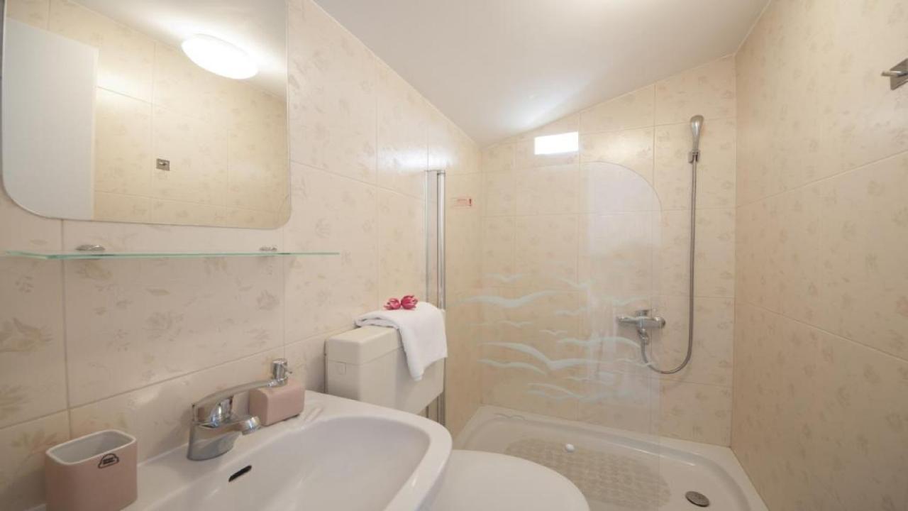 Apartments Angela Baška Voda Pokoj fotografie